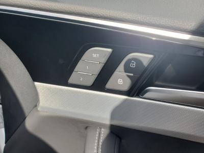 �A�E�f�B�`�S�A�o���g�@�V�����Îԁ@R2�N10����ϲ��݂��Č��s�޻޲݂ɡR3�N1���ɒǉ����ꂽ2L�ި�����������قŐV��592���~�ϲ���ʲ��د�ނ��̗p���R���WLTC17.1km/L������́�10.1�����ށ�ڰ�ް�ٰ��C��ETC��17�����Ё�C�Ű�����ذ�ق���߼�݂́�׸޼ޭ��PKG(ڻް��ܰ���&˰������޴��ײ�)����̫��PKG(��ظ�LEDײĥ360�����)���پ��TV�t��!