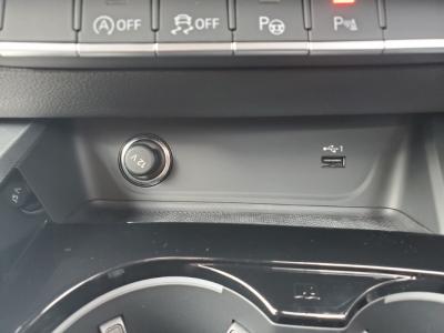 �A�E�f�B�`�S�A�o���g�@�V�����Îԁ@R2�N10����ϲ��݂��Č��s�޻޲݂ɡR3�N1���ɒǉ����ꂽ2L�ި�����������قŐV��592���~�ϲ���ʲ��د�ނ��̗p���R���WLTC17.1km/L������́�10.1�����ށ�ڰ�ް�ٰ��C��ETC��17�����Ё�C�Ű�����ذ�ق���߼�݂́�׸޼ޭ��PKG(ڻް��ܰ���&˰������޴��ײ�)����̫��PKG(��ظ�LEDײĥ360�����)���پ��TV�t��!