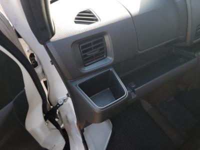 �n�C�[�b�g�J�[�S�@�V�����Îԁ@R3�N12������������ݼޡCVT���ς�V���ڤ�����STOP�Ɛؑ֎�4WD�ŔR��WLTC15.6km/L������́��ϰı���(ڰ�ް��ڰ�)����Ű�ݻ���VSC������h�~����ܰ����ށ���ײ�޼���׽��AMFM׼޵�ق���߼�݂́�ETC�����ϯĂȂǂ𑕔��