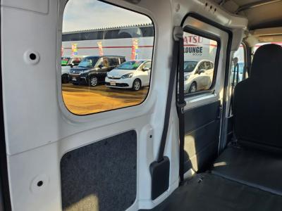 �n�C�[�b�g�J�[�S�@�V�����Îԁ@R3�N12������������ݼޡCVT���ς�V���ڤ�����STOP�Ɛؑ֎�4WD�ŔR��WLTC15.6km/L������́��ϰı���(ڰ�ް��ڰ�)����Ű�ݻ���VSC������h�~����ܰ����ށ���ײ�޼���׽��AMFM׼޵�ق���߼�݂́�ETC�����ϯĂȂǂ𑕔��