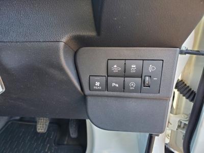 �n�C�[�b�g�J�[�S�@�V�����Îԁ@R3�N12������������ݼޡCVT���ς�V���ڤ�����STOP�Ɛؑ֎�4WD�ŔR��WLTC15.6km/L������́��ϰı���(ڰ�ް��ڰ�)����Ű�ݻ���VSC������h�~����ܰ����ށ���ײ�޼���׽��AMFM׼޵�ق���߼�݂́�ETC�����ϯĂȂǂ𑕔��