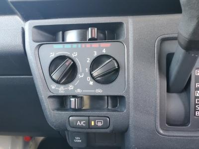 �n�C�[�b�g�J�[�S�@�V�����Îԁ@R3�N12������������ݼޡCVT���ς�V���ڤ�����STOP�Ɛؑ֎�4WD�ŔR��WLTC15.6km/L������́��ϰı���(ڰ�ް��ڰ�)����Ű�ݻ���VSC������h�~����ܰ����ށ���ײ�޼���׽��AMFM׼޵�ق���߼�݂́�ETC�����ϯĂȂǂ𑕔��