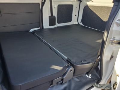 �n�C�[�b�g�J�[�S�@�V�����Îԁ@R3�N12������������ݼޡCVT���ς�V���ڤ�����STOP�Ɛؑ֎�4WD�ŔR��WLTC15.6km/L������́��ϰı���(ڰ�ް��ڰ�)����Ű�ݻ���VSC������h�~����ܰ����ށ���ײ�޼���׽��AMFM׼޵�ق���߼�݂́�ETC�����ϯĂȂǂ𑕔��