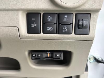 ���[���@�V�����Îԁ@6��ڂƂȂ�Ѱ�ނł͏�J���ޯ��ޱ�⍶�E�Ɨ��ײ���Լ�Ă��̗p������STOP��CVT�ŔR���4WD�ł�27.6Km/L!H29�N��ϲŰ��ݼނ����ĸ��قȂǂ�ύX����ϰı��Ă�Ver3�ɂȂ���s�ґΉ�ڰ�ް��ڰ��ɡ�ق��������e�́���ڽ���d���i�[�Ӻ��ޱ�װ��VSA������h�~���߼�݂́���ذ����پ��TV���ޯ���ׁ�ETC���t���Ă��܂��