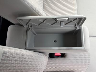 ���[���@�V�����Îԁ@6��ڂƂȂ�Ѱ�ނł͏�J���ޯ��ޱ�⍶�E�Ɨ��ײ���Լ�Ă��̗p������STOP��CVT�ŔR���4WD�ł�27.6Km/L!H29�N��ϲŰ��ݼނ����ĸ��قȂǂ�ύX����ϰı��Ă�Ver3�ɂȂ���s�ґΉ�ڰ�ް��ڰ��ɡ�ق��������e�́���ڽ���d���i�[�Ӻ��ޱ�װ��VSA������h�~���߼�݂́���ذ����پ��TV���ޯ���ׁ�ETC���t���Ă��܂��