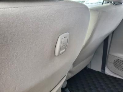 ���[���@�V�����Îԁ@6���Ѱ�ނɂȂ��ď�J���ޯ��ޱ�⍶�E�Ɨ��ײ���Լ�Ă��̗p������STOP��CVT�ŔR���31.0Km/L!H29�N��ϲ���ݼނ����ĸ��قȂǂ�ύX�����ϰı��Ă�Ver3�ɂȂ褕��s�ґΉ�ڰ�ް��ڰ�����Ű�ݻ��t���ɂȂ�܂��������ڽ����ײ�޼���׽���d���i�[�Ӻ��ޱ�װ��VSA������h�~��CD���߂Ȃǂ𑕔��