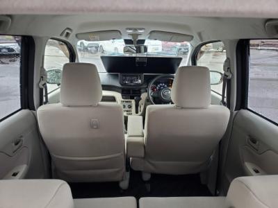 ���[���@�V�����Îԁ@6���Ѱ�ނɂȂ��ď�J���ޯ��ޱ�⍶�E�Ɨ��ײ���Լ�Ă��̗p������STOP��CVT�ŔR���31.0Km/L!H29�N��ϲ���ݼނ����ĸ��قȂǂ�ύX�����ϰı��Ă�Ver3�ɂȂ褕��s�ґΉ�ڰ�ް��ڰ�����Ű�ݻ��t���ɂȂ�܂��������ڽ����ײ�޼���׽���d���i�[�Ӻ��ޱ�װ��VSA������h�~��CD���߂Ȃǂ𑕔��