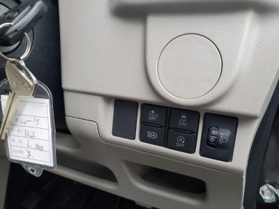 ���[���@�V�����Îԁ@6���Ѱ�ނɂȂ��ď�J���ޯ��ޱ�⍶�E�Ɨ��ײ���Լ�Ă��̗p������STOP��CVT�ŔR���31.0Km/L!H29�N��ϲ���ݼނ����ĸ��قȂǂ�ύX�����ϰı��Ă�Ver3�ɂȂ褕��s�ґΉ�ڰ�ް��ڰ�����Ű�ݻ��t���ɂȂ�܂��������ڽ����ײ�޼���׽���d���i�[�Ӻ��ޱ�װ��VSA������h�~��CD���߂Ȃǂ𑕔��