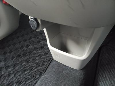 ���[���@�V�����Îԁ@6���Ѱ�ނɂȂ��ď�J���ޯ��ޱ�⍶�E�Ɨ��ײ���Լ�Ă��̗p������STOP��CVT�ŔR���31.0Km/L!H29�N��ϲ���ݼނ����ĸ��قȂǂ�ύX�����ϰı��Ă�Ver3�ɂȂ褕��s�ґΉ�ڰ�ް��ڰ�����Ű�ݻ��t���ɂȂ�܂��������ڽ����ײ�޼���׽���d���i�[�Ӻ��ޱ�װ��VSA������h�~��CD���߂Ȃǂ𑕔��