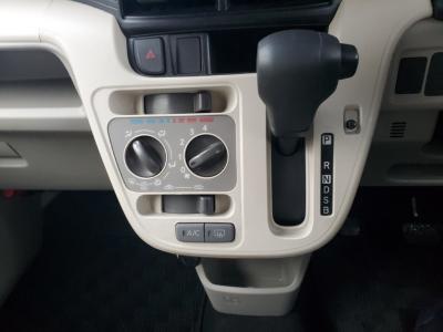 ���[���@�V�����Îԁ@6���Ѱ�ނɂȂ��ď�J���ޯ��ޱ�⍶�E�Ɨ��ײ���Լ�Ă��̗p������STOP��CVT�ŔR���31.0Km/L!H29�N��ϲ���ݼނ����ĸ��قȂǂ�ύX�����ϰı��Ă�Ver3�ɂȂ褕��s�ґΉ�ڰ�ް��ڰ�����Ű�ݻ��t���ɂȂ�܂��������ڽ����ײ�޼���׽���d���i�[�Ӻ��ޱ�װ��VSA������h�~��CD���߂Ȃǂ𑕔��