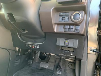 �g�[���@�V�����Îԁ@R2�N9����ϲŰ��ݼނ��Č���^�ɡ����̪�����ƭ��١1L�ݼ�݂ɱ����STOP��CVT�ŔR���18.4km/L������́��ϰı���(ڰ�ް��ڰ����Ű�ݻ�)��������ܰ�ײ���ޱ��LEDͯ��ײā����ذ&�߯������������AC�ق���߼�݂́�9�������پ��TV����ޑ���UP��ڰ���߯�(�ޯ���ץ�ñ�ݸ޽���)�Ȃǂ��t���Ă��܂��