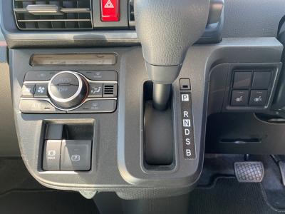 �^���g�@�V�����Îԁ@R1�N����������ݼނ�4��ڂɁB�����STOP��CVT�ŔR��WLTC20.2km/L������́��ϰı���(ڰ�ް��ڰ�)����ܰ�ײ���ޱ��UP��ڰ���߯�(�ޯ���ץ�ñ�ݸ޽���)���d���߰�ݸ���ڰ���LEDͯ��ײā����AC�������ڰ�ΰ��ށ�F���˰����CD���߂Ȃǂ��t���Ă��܂��B