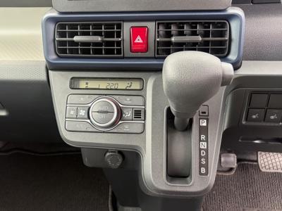 �^���g�@�V�����Îԁ@�ʐ����Ȃ�4WD!4�����Ă���������װ�̖������׸ٵ���ݽײ���ޱ���p���R5�N4���ɒǉ����ꂽ������STOPڽ�d�l�Ť�R���WLTC19.6km/L������́����LEDͯ��ײā��ϰı���(���s�ґΉ�ڰ�ް��ڰ����Ű�ݻ���)����Ċi�[�ޱ�װ�����ذ&�߯�����ā�4WD�Ԃ�����F���˰����VSC�Ȃǂ��t���Ă��܂�!