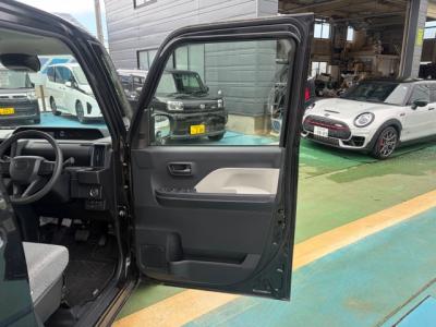 �^���g�@�V�����Îԁ@�ʐ����Ȃ�4WD!4�����Ă���������װ�̖������׸ٵ���ݽײ���ޱ���p���R5�N4���ɒǉ����ꂽ������STOPڽ�d�l�Ť�R���WLTC19.6km/L������́����LEDͯ��ײā��ϰı���(���s�ґΉ�ڰ�ް��ڰ����Ű�ݻ���)����Ċi�[�ޱ�װ�����ذ&�߯�����ā�4WD�Ԃ�����F���˰����VSC�Ȃǂ��t���Ă��܂�!