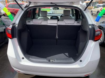 �t�B�b�g�@�V�����Îԁ@R4�N10����ϲŰ��ݼޡ�����޻޲݂�ύX����S��1.5L�����STOP�ݼ�݂�V���ڂ���ܰUP��R���WLTC16.6km/L������́����޾ݼݸ�(ڰ�ް�ٰ��)����ēd�i�ޱ�װ���d���߰�ݸ���ڰ������ذ&�߯����������̫���ޭ�PKG(ܲ�߰�ޱ����˰���װ)�ق���߼�݂́����бѲ��ر(��p���&F���˰��)����ذ���1���TV��ETC�t��!