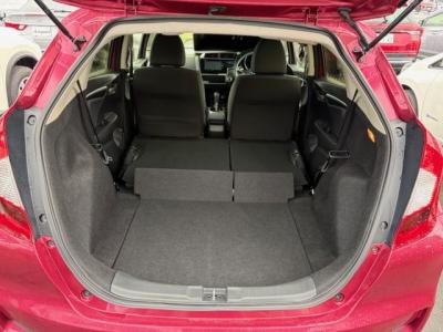 �t�B�b�g�@�V�����Îԁ@�����STOP��CVT�ŔR���24.4km/L�H29�N6����ϲ��݂��Č���^�ɡ���ʎd�l�ԂŁ����ļ��˰����360�����߰UV&IR��Ķ�׽�����ڽĕt�����ݿ�ق��t���ق����߼�݂́����޾ݼݸ�(ڰ�ް��ڰ������َx���tڰ�ް�ٰ��)��LEDͯ��ײā���ޑ����pSPL�߯�(�ޯ���ץ����ٽ���)��ETC����ذ����پ��TV���t���Ă��܂��B