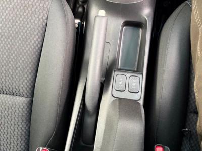 �t�B�b�g�@�V�����Îԁ@�����STOP��CVT�ŔR���24.4km/L�H29�N6����ϲ��݂��Č���^�ɡ���ʎd�l�ԂŁ����ļ��˰����360�����߰UV&IR��Ķ�׽�����ڽĕt�����ݿ�ق��t���ق����߼�݂́����޾ݼݸ�(ڰ�ް��ڰ������َx���tڰ�ް�ٰ��)��LEDͯ��ײā���ޑ����pSPL�߯�(�ޯ���ץ����ٽ���)��ETC����ذ����پ��TV���t���Ă��܂��B