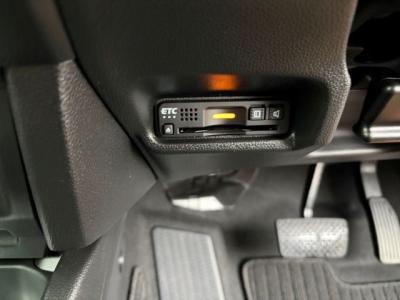 �t�B�b�g�@�V�����Îԁ@�����STOP��CVT�ŔR���24.4km/L�H29�N6����ϲ��݂��Č���^�ɡ���ʎd�l�ԂŁ����ļ��˰����360�����߰UV&IR��Ķ�׽�����ڽĕt�����ݿ�ق��t���ق����߼�݂́����޾ݼݸ�(ڰ�ް��ڰ������َx���tڰ�ް�ٰ��)��LEDͯ��ײā���ޑ����pSPL�߯�(�ޯ���ץ����ٽ���)��ETC����ذ����پ��TV���t���Ă��܂��B