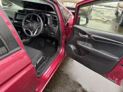 �t�B�b�g�@�V�����Îԁ@�����STOP��CVT�ŔR���24.4km/L�H29�N6����ϲ��݂��Č���^�ɡ���ʎd�l�ԂŁ����ļ��˰����360�����߰UV&IR��Ķ�׽�����ڽĕt�����ݿ�ق��t���ق����߼�݂́����޾ݼݸ�(ڰ�ް��ڰ������َx���tڰ�ް�ٰ��)��LEDͯ��ײā���ޑ����pSPL�߯�(�ޯ���ץ����ٽ���)��ETC����ذ����پ��TV���t���Ă��܂��B