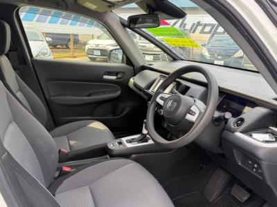 �t�B�b�g�@�V�����Îԁ@R2�N��������ݼނ���4���̨�ġ1.5L�ݼ�݂ɔ��d�Ƌ쓮�p��2Ӱ��ʲ��د�޼��т�V�̗p��R���WLTC29.4km/L������́����޾ݼݸ�(ڰ�ް��ڰ��ڰ�ް�ٰ��)��LEDͯ��ײā����AC��LED��ݶ��t�d�i�ޱ�װ���d���߰�ݸ���ڰ������ذ&�߯�������ق���߼�݂́���ذ��ށ��ޯ���ׁ�ETC�Ȃǂ𑕔��