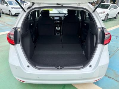 �t�B�b�g�@�V�����Îԁ@R2�N��������ݼނ���4���̨�ġ1.5L�ݼ�݂ɔ��d�Ƌ쓮�p��2Ӱ��ʲ��د�޼��т�V�̗p��R���WLTC29.4km/L������́����޾ݼݸ�(ڰ�ް��ڰ��ڰ�ް�ٰ��)��LEDͯ��ײā����AC��LED��ݶ��t�d�i�ޱ�װ���d���߰�ݸ���ڰ������ذ&�߯�������ق���߼�݂́���ذ��ށ��ޯ���ׁ�ETC�Ȃǂ𑕔��