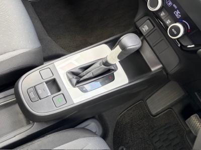 �t�B�b�g�@�V�����Îԁ@R2�N��������ݼނ���4���̨�ġ1.5L�ݼ�݂ɔ��d�Ƌ쓮�p��2Ӱ��ʲ��د�޼��т�V�̗p��R���WLTC29.4km/L������́����޾ݼݸ�(ڰ�ް��ڰ��ڰ�ް�ٰ��)��LEDͯ��ײā����AC��LED��ݶ��t�d�i�ޱ�װ���d���߰�ݸ���ڰ������ذ&�߯�������ق���߼�݂́���ذ��ށ��ޯ���ׁ�ETC�Ȃǂ𑕔��