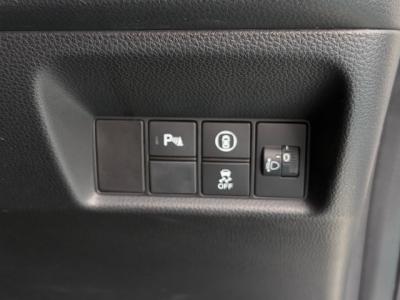 �t�B�b�g�@�V�����Îԁ@R2�N��������ݼނ���4���̨�ġ1.5L�ݼ�݂ɔ��d�Ƌ쓮�p��2Ӱ��ʲ��د�޼��т�V�̗p��R���WLTC29.4km/L������́����޾ݼݸ�(ڰ�ް��ڰ��ڰ�ް�ٰ��)��LEDͯ��ײā����AC��LED��ݶ��t�d�i�ޱ�װ���d���߰�ݸ���ڰ������ذ&�߯�������ق���߼�݂́���ذ��ށ��ޯ���ׁ�ETC�Ȃǂ𑕔��