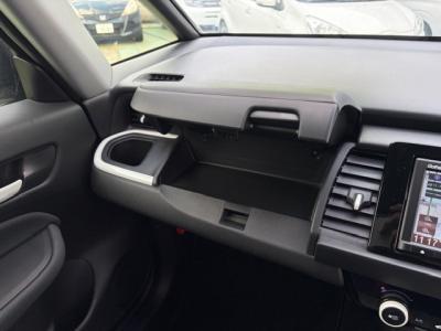 �t�B�b�g�@�V�����Îԁ@R2�N��������ݼނ���4���̨�ġ1.5L�ݼ�݂ɔ��d�Ƌ쓮�p��2Ӱ��ʲ��د�޼��т�V�̗p��R���WLTC29.4km/L������́����޾ݼݸ�(ڰ�ް��ڰ��ڰ�ް�ٰ��)��LEDͯ��ײā����AC��LED��ݶ��t�d�i�ޱ�װ���d���߰�ݸ���ڰ������ذ&�߯�������ق���߼�݂́���ذ��ށ��ޯ���ׁ�ETC�Ȃǂ𑕔��