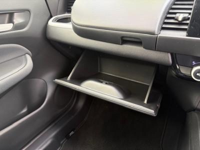 �t�B�b�g�@�V�����Îԁ@R2�N��������ݼނ���4���̨�ġ1.5L�ݼ�݂ɔ��d�Ƌ쓮�p��2Ӱ��ʲ��د�޼��т�V�̗p��R���WLTC29.4km/L������́����޾ݼݸ�(ڰ�ް��ڰ��ڰ�ް�ٰ��)��LEDͯ��ײā����AC��LED��ݶ��t�d�i�ޱ�װ���d���߰�ݸ���ڰ������ذ&�߯�������ق���߼�݂́���ذ��ށ��ޯ���ׁ�ETC�Ȃǂ𑕔��