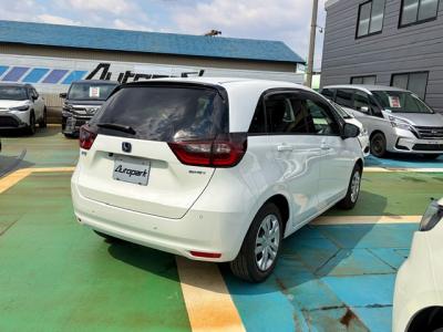 �t�B�b�g�@�V�����Îԁ@R2�N��������ݼނ���4���̨�ġ1.5L�ݼ�݂ɔ��d�Ƌ쓮�p��2Ӱ��ʲ��د�޼��т�V�̗p��R���WLTC29.4km/L������́����޾ݼݸ�(ڰ�ް��ڰ��ڰ�ް�ٰ��)��LEDͯ��ײā����AC��LED��ݶ��t�d�i�ޱ�װ���d���߰�ݸ���ڰ������ذ&�߯�������ق���߼�݂́���ذ��ށ��ޯ���ׁ�ETC�Ȃǂ𑕔��