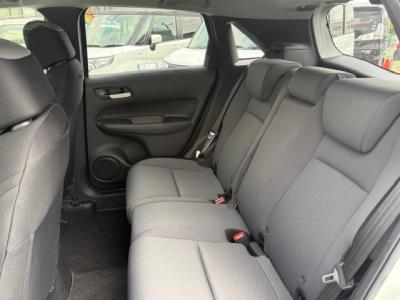 �t�B�b�g�@�V�����Îԁ@R2�N��������ݼނ���4���̨�ġ1.5L�ݼ�݂ɔ��d�Ƌ쓮�p��2Ӱ��ʲ��د�޼��т�V�̗p��R���WLTC29.4km/L������́����޾ݼݸ�(ڰ�ް��ڰ��ڰ�ް�ٰ��)��LEDͯ��ײā����AC��LED��ݶ��t�d�i�ޱ�װ���d���߰�ݸ���ڰ������ذ&�߯�������ق���߼�݂́���ذ��ށ��ޯ���ׁ�ETC�Ȃǂ𑕔��