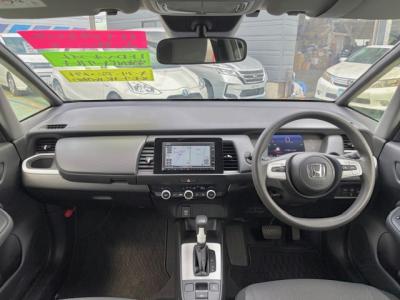 �t�B�b�g�@�V�����Îԁ@R2�N��������ݼނ���4���̨�ġ1.5L�ݼ�݂ɔ��d�Ƌ쓮�p��2Ӱ��ʲ��د�޼��т�V�̗p��R���WLTC29.4km/L������́����޾ݼݸ�(ڰ�ް��ڰ��ڰ�ް�ٰ��)��LEDͯ��ײā����AC��LED��ݶ��t�d�i�ޱ�װ���d���߰�ݸ���ڰ������ذ&�߯�������ق���߼�݂́���ذ��ށ��ޯ���ׁ�ETC�Ȃǂ𑕔��