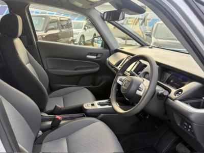 �t�B�b�g�@�V�����Îԁ@R2�N��������ݼޡ1.5L�ݼ�݂ɔ��d�Ƌ쓮�p��2Ӱ��ʲ��د�޼��т�V�̗p��R���WLTC25.6km/L������޾ݼݸ�(ڰ�ް��ڰ�&ڰ�ް�ٰ��)����LEDͯ��ײā����AC���d���߰�ݸ���ڰ������ذ&�߯�����ā�ܲ�߰�ޱ�������߼�݂́���ذ��ށ�ETC�t���