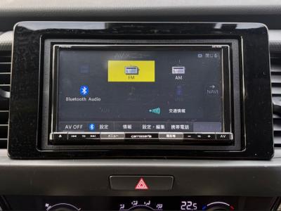 �t�B�b�g�@�V�����Îԁ@R2�N��������ݼޡ1.5L�ݼ�݂ɔ��d�Ƌ쓮�p��2Ӱ��ʲ��د�޼��т�V�̗p��R���WLTC25.6km/L������޾ݼݸ�(ڰ�ް��ڰ�&ڰ�ް�ٰ��)����LEDͯ��ײā����AC���d���߰�ݸ���ڰ������ذ&�߯�����ā�ܲ�߰�ޱ�������߼�݂́���ذ��ށ�ETC�t���