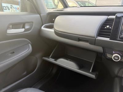 �t�B�b�g�@�V�����Îԁ@R2�N��������ݼޡ1.5L�ݼ�݂ɔ��d�Ƌ쓮�p��2Ӱ��ʲ��د�޼��т�V�̗p��R���WLTC25.6km/L������޾ݼݸ�(ڰ�ް��ڰ�&ڰ�ް�ٰ��)����LEDͯ��ײā����AC���d���߰�ݸ���ڰ������ذ&�߯�����ā�ܲ�߰�ޱ�������߼�݂́���ذ��ށ�ETC�t���