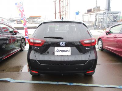 �t�B�b�g�@�V�����Îԁ@R4�N10����ϲŰ��ݼޡ1.5L�ݼ�݂ɔ��d�Ƌ쓮�p��2Ӱ��ʲ��د�޼��т͏o�͂�UP��R��WLTC29.0km/L�Ɍ��㡑����́����޾ݼݸ�(ڰ�ް��ڰ�&�ٰ��)����LEDͯ��ײā����AC���d���߰�ݸ���ڰ������ذ&�߯�����đ���߼�݂́���ذ��ށ���ޑ����pSPL�߯�(�ޯ���ד�)��ETC�����ں���t���Ă��܂��