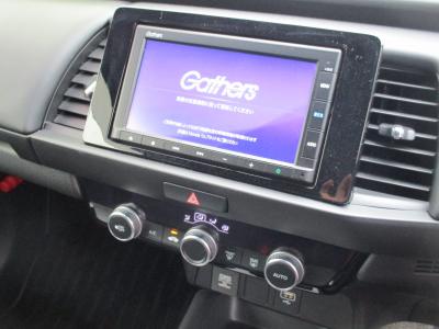 �t�B�b�g�@�V�����Îԁ@R4�N10����ϲŰ��ݼޡ1.5L�ݼ�݂ɔ��d�Ƌ쓮�p��2Ӱ��ʲ��د�޼��т͏o�͂�UP��R��WLTC29.0km/L�Ɍ��㡑����́����޾ݼݸ�(ڰ�ް��ڰ�&�ٰ��)����LEDͯ��ײā����AC���d���߰�ݸ���ڰ������ذ&�߯�����đ���߼�݂́���ذ��ށ���ޑ����pSPL�߯�(�ޯ���ד�)��ETC�����ں���t���Ă��܂��