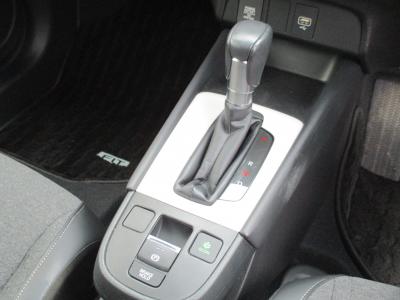 �t�B�b�g�@�V�����Îԁ@R4�N10����ϲŰ��ݼޡ1.5L�ݼ�݂ɔ��d�Ƌ쓮�p��2Ӱ��ʲ��د�޼��т͏o�͂�UP��R��WLTC29.0km/L�Ɍ��㡑����́����޾ݼݸ�(ڰ�ް��ڰ�&�ٰ��)����LEDͯ��ײā����AC���d���߰�ݸ���ڰ������ذ&�߯�����đ���߼�݂́���ذ��ށ���ޑ����pSPL�߯�(�ޯ���ד�)��ETC�����ں���t���Ă��܂��