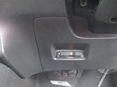 �t�B�b�g�@�V�����Îԁ@R4�N10����ϲŰ��ݼޡ1.5L�ݼ�݂ɔ��d�Ƌ쓮�p��2Ӱ��ʲ��د�޼��т͏o�͂�UP��R��WLTC29.0km/L�Ɍ��㡑����́����޾ݼݸ�(ڰ�ް��ڰ�&�ٰ��)����LEDͯ��ײā����AC���d���߰�ݸ���ڰ������ذ&�߯�����đ���߼�݂́���ذ��ށ���ޑ����pSPL�߯�(�ޯ���ד�)��ETC�����ں���t���Ă��܂��