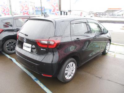 �t�B�b�g�@�V�����Îԁ@R4�N10����ϲŰ��ݼޡ1.5L�ݼ�݂ɔ��d�Ƌ쓮�p��2Ӱ��ʲ��د�޼��т͏o�͂�UP��R��WLTC29.0km/L�Ɍ��㡑����́����޾ݼݸ�(ڰ�ް��ڰ�&�ٰ��)����LEDͯ��ײā����AC���d���߰�ݸ���ڰ������ذ&�߯�����đ���߼�݂́���ذ��ށ���ޑ����pSPL�߯�(�ޯ���ד�)��ETC�����ں���t���Ă��܂��