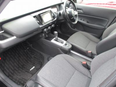 �t�B�b�g�@�V�����Îԁ@R4�N10����ϲŰ��ݼޡ1.5L�ݼ�݂ɔ��d�Ƌ쓮�p��2Ӱ��ʲ��د�޼��т͏o�͂�UP��R��WLTC29.0km/L�Ɍ��㡑����́����޾ݼݸ�(ڰ�ް��ڰ�&�ٰ��)����LEDͯ��ײā����AC���d���߰�ݸ���ڰ������ذ&�߯�����đ���߼�݂́���ذ��ށ���ޑ����pSPL�߯�(�ޯ���ד�)��ETC�����ں���t���Ă��܂��