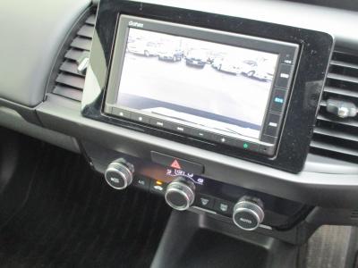 �t�B�b�g�@�V�����Îԁ@R4�N10����ϲŰ��ݼޡ1.5L�ݼ�݂ɔ��d�Ƌ쓮�p��2Ӱ��ʲ��د�޼��т͏o�͂�UP��R��WLTC29.0km/L�Ɍ��㡑����́����޾ݼݸ�(ڰ�ް��ڰ�&�ٰ��)����LEDͯ��ײā����AC���d���߰�ݸ���ڰ������ذ&�߯�����đ���߼�݂́���ذ��ށ���ޑ����pSPL�߯�(�ޯ���ד�)��ETC�����ں���t���Ă��܂��