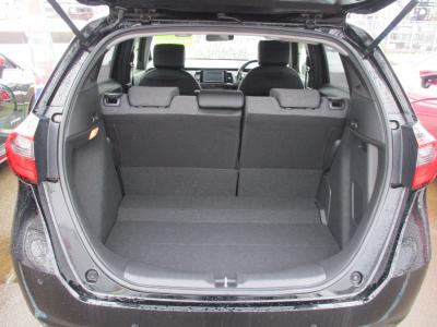 �t�B�b�g�@�V�����Îԁ@R4�N10����ϲŰ��ݼޡ1.5L�ݼ�݂ɔ��d�Ƌ쓮�p��2Ӱ��ʲ��د�޼��т͏o�͂�UP��R��WLTC29.0km/L�Ɍ��㡑����́����޾ݼݸ�(ڰ�ް��ڰ�&�ٰ��)����LEDͯ��ײā����AC���d���߰�ݸ���ڰ������ذ&�߯�����đ���߼�݂́���ذ��ށ���ޑ����pSPL�߯�(�ޯ���ד�)��ETC�����ں���t���Ă��܂��