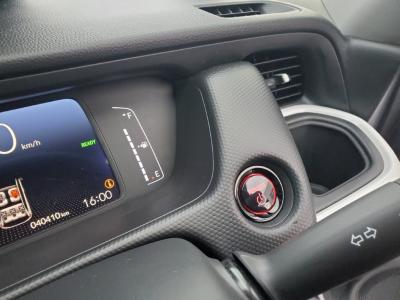 �t�B�b�g�@�V�����Îԁ@R2�N�ɏo��4���̨�Ă�ʲ��د�ޡ1.5L�ݼ�݂ɔ��d�Ƌ쓮�p��2Ӱ��ʲ��د�޼��т�V�̗p��R���JC08Ӱ��38.6km/L������́�LEDͯ��ײā����AC��LED��ݶ��t�d�i�ޱ�װ���d���߰�ݸ���ڰ������ذ&�߯�������ق���߼�݂́���ذ��ށ��ޯ���ׁ�ETC�Ȃǂ𑕔��