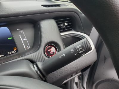 �t�B�b�g�@�V�����Îԁ@R2�N�ɏo��4���̨�Ă�ʲ��د�ޡ1.5L�ݼ�݂ɔ��d�Ƌ쓮�p��2Ӱ��ʲ��د�޼��т�V�̗p��R���JC08Ӱ��38.6km/L������́�LEDͯ��ײā����AC��LED��ݶ��t�d�i�ޱ�װ���d���߰�ݸ���ڰ������ذ&�߯�������ق���߼�݂́���ذ��ށ��ޯ���ׁ�ETC�Ȃǂ𑕔��