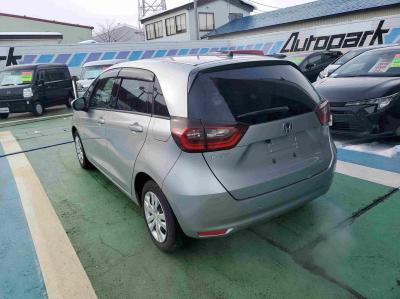 �t�B�b�g�@�V�����Îԁ@R2�N�ɏo��4���̨�Ă�ʲ��د�ޡ1.5L�ݼ�݂ɔ��d�Ƌ쓮�p��2Ӱ��ʲ��د�޼��т�V�̗p��R���JC08Ӱ��38.6km/L������́�LEDͯ��ײā����AC��LED��ݶ��t�d�i�ޱ�װ���d���߰�ݸ���ڰ������ذ&�߯�������ق���߼�݂́���ذ��ށ��ޯ���ׁ�ETC�Ȃǂ𑕔��