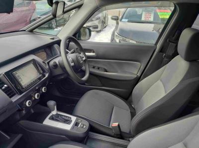 �t�B�b�g�@�V�����Îԁ@R2�N�ɏo��4���̨�Ă�ʲ��د�ޡ1.5L�ݼ�݂ɔ��d�Ƌ쓮�p��2Ӱ��ʲ��د�޼��т�V�̗p��R���JC08Ӱ��38.6km/L������́�LEDͯ��ײā����AC��LED��ݶ��t�d�i�ޱ�װ���d���߰�ݸ���ڰ������ذ&�߯�������ق���߼�݂́���ذ��ށ��ޯ���ׁ�ETC�Ȃǂ𑕔��