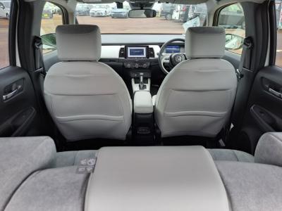 �t�B�b�g�@�V�����Îԁ@R4�N10����ϲŰ��ݼޡ1.5L�ݼ�݂ɔ��d�Ƌ쓮�p��2Ӱ��ʲ��د�޼��т͏o�͂�UP��R��WLTC29.0km/L�Ɍ��㡑����́����޾ݼݸ�(ڰ�ް��ڰ�&�ٰ��)����LEDͯ��ײā����AC���d���߰�ݸ���ڰ������ذ&�߯����������ޑ����pSPL�߯�(�ޯ���ץ����ٽ���)����߼�݂́�8�������پ��TV�����ļ��˰�����t���Ă��܂�!