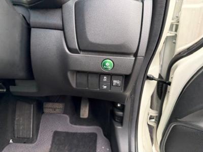 �t�B�b�g�@�V�����Îԁ@H29�N6����ϲ��݂Ō���^�ɂȂ�F&R����߰�޻޲ݓ���ύX�ʲ��د�ނ�1.5L�ݼ�݂�Ӱ����7��DCT��g�������R��36.4km/L������́����ذ&�߯���������������ٵ��AC��VSA������h�~�ق���߼�݂́���ذ��ށ�ETC���t���Ă��܂�!