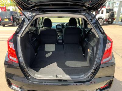 �t�B�b�g�@�V�����Îԁ@H29�N6����ϲ��݂Ō���^�ɂȂ�F&R����߰�޻޲ݓ���ύX�ʲ��د�ނ�1.5L�ݼ�݂�Ӱ����7��DCT��g�������R��36.4km/L������́����ذ&�߯���������������ٵ��AC��VSA������h�~�ق���߼�݂́����޾ݼݸ�(ڰ�ް��ڰ��ڰ�ް�ٰ��C)����ذ���&�ޯ���ׁ�ETC���t���Ă��܂�!